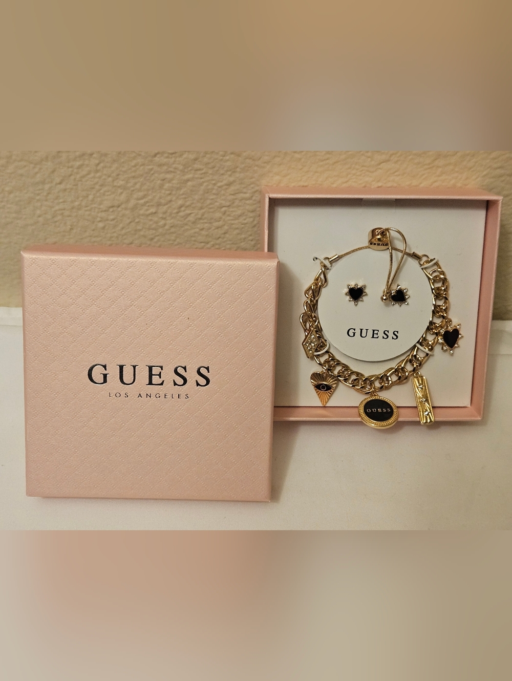 GUESS Gold-Tone Charm Bracelet & Black Heart Stud Earrings Set NIB - Picture 7 of 9